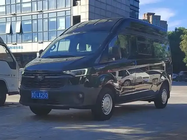 Ford Transit — фото 1