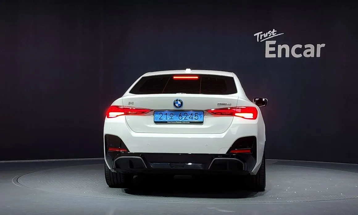 BMW i4 — фото 3