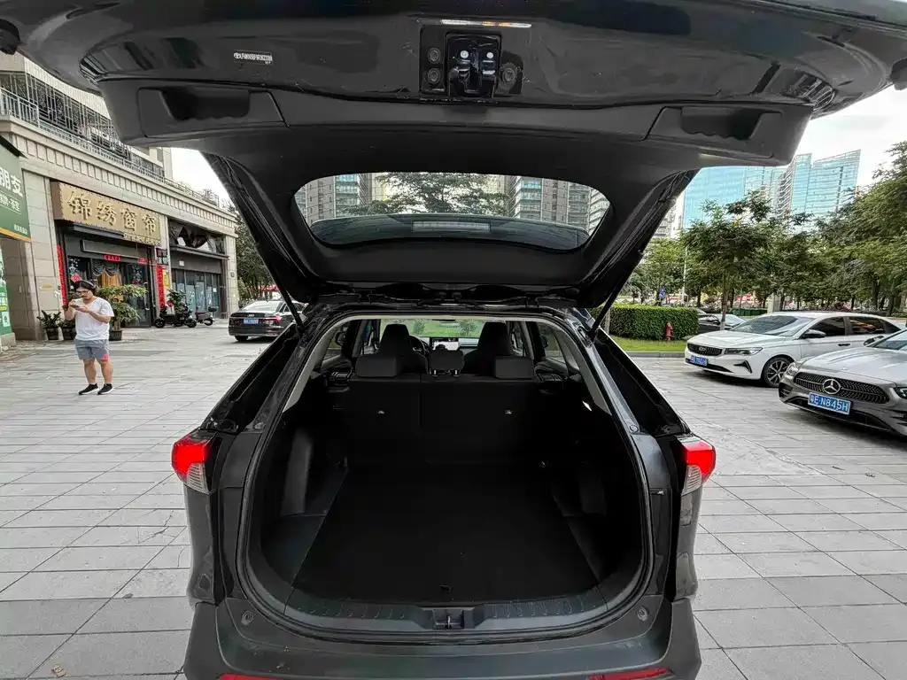Toyota RAV4 — фото 3