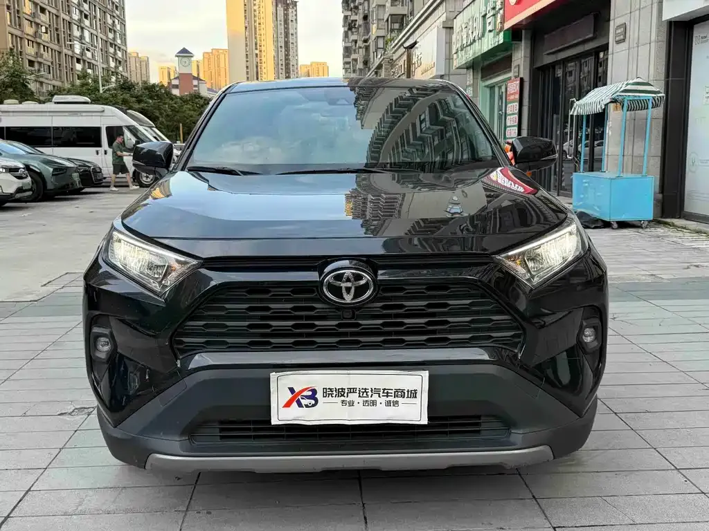Toyota RAV4 — фото 5