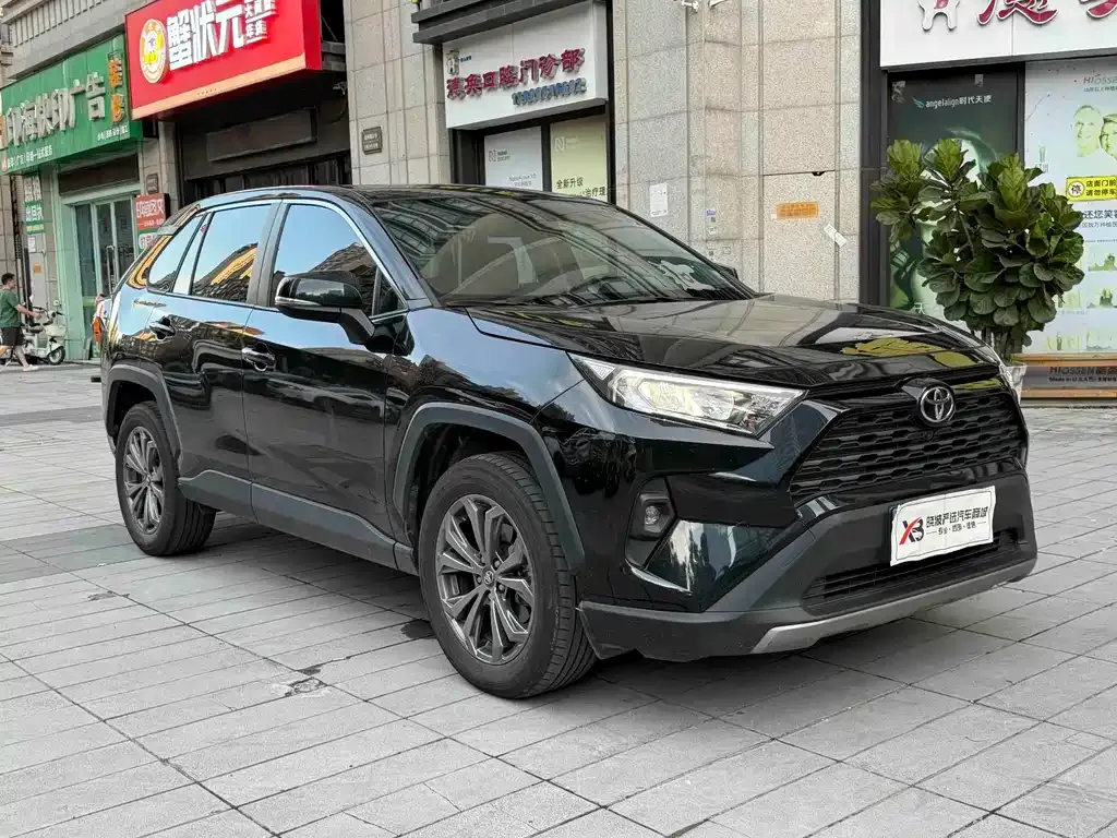 Toyota RAV4 — фото 7