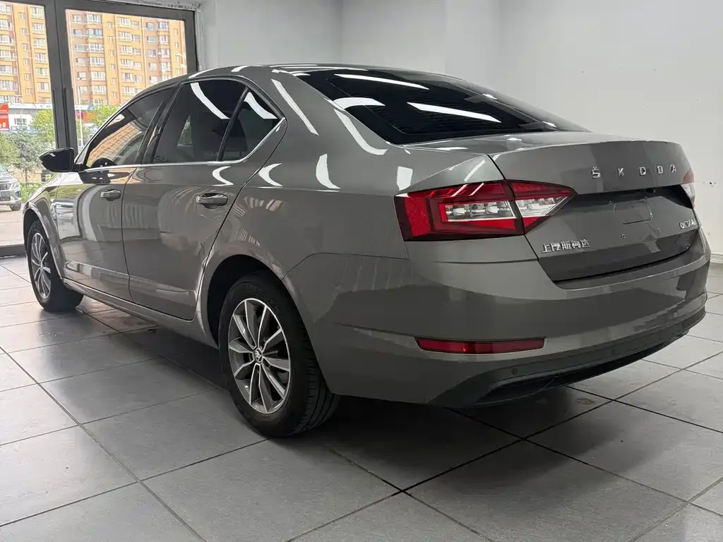 Skoda Octavia — фото 3