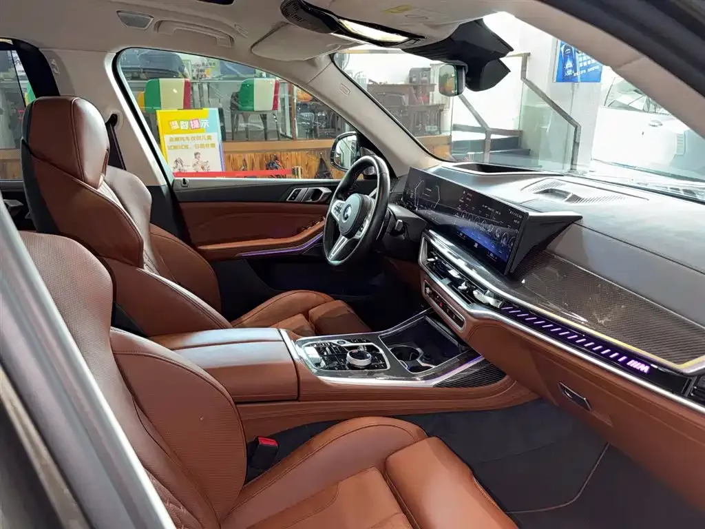 BMW X7 M60i — фото 8