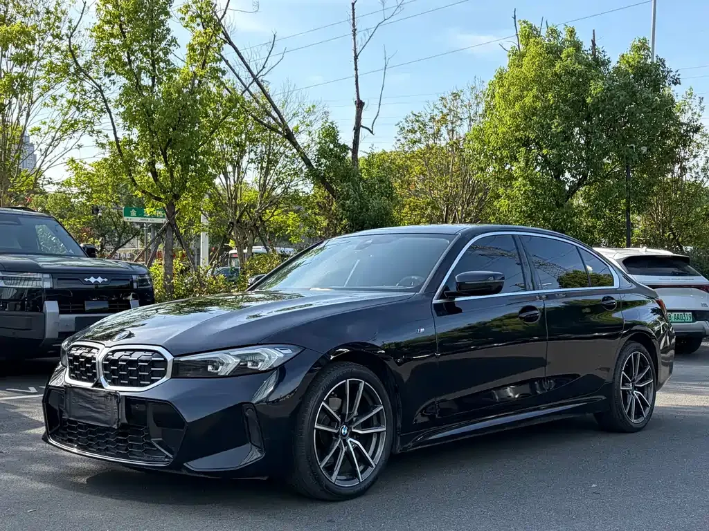 BMW 5 Series — фото 1