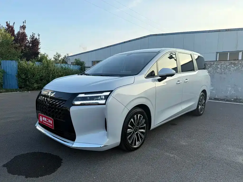 Wuling Starlight 730 New Energy — фото 1