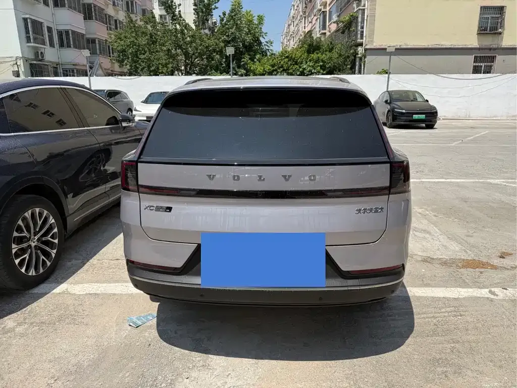 Volvo XC70 Plug-in Hybrid — фото 7