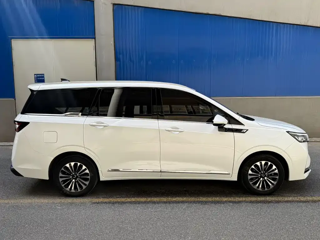 Wuling Jiachen — фото 2