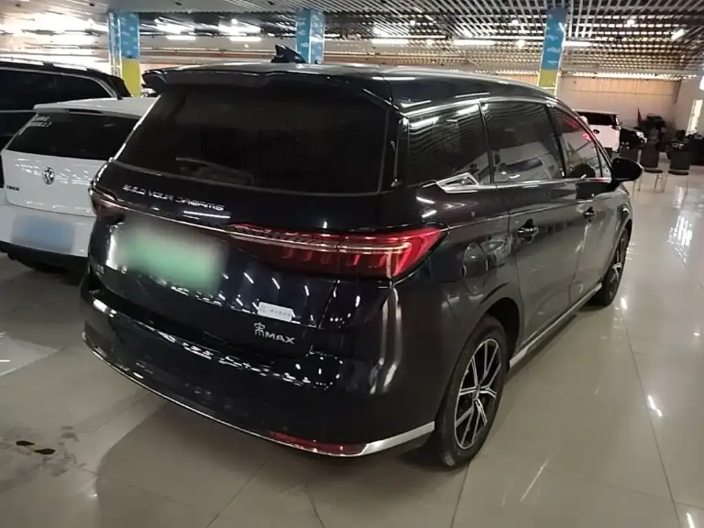 BYD MAX New Energy — фото 7