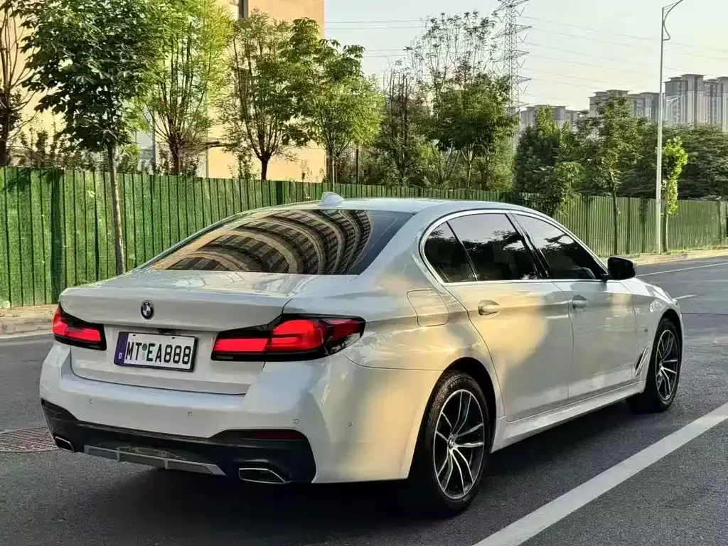 BMW 5 Series — фото 9