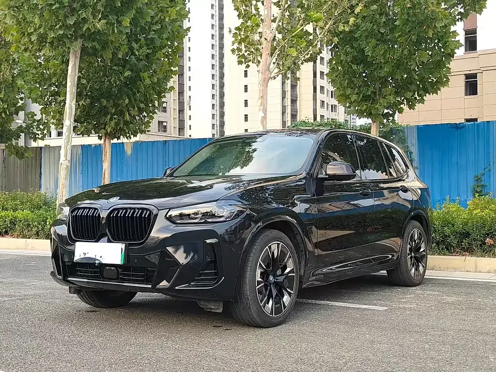 BMW iX3 — фото 1