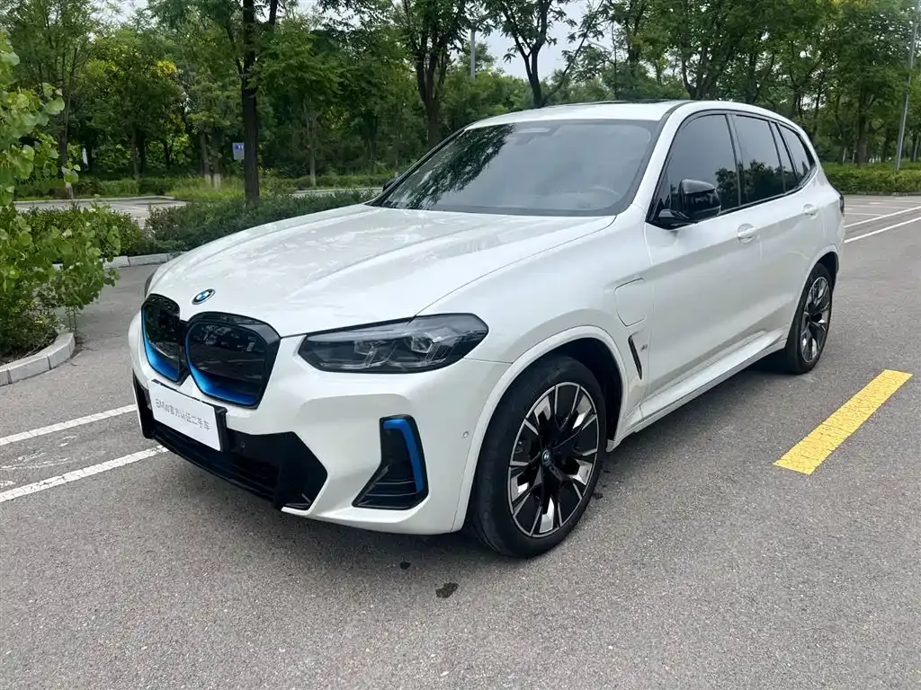 BMW iX3 — фото 1