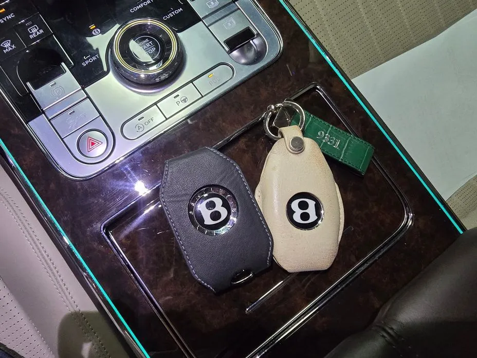 Bentley Flying Spur — фото 3