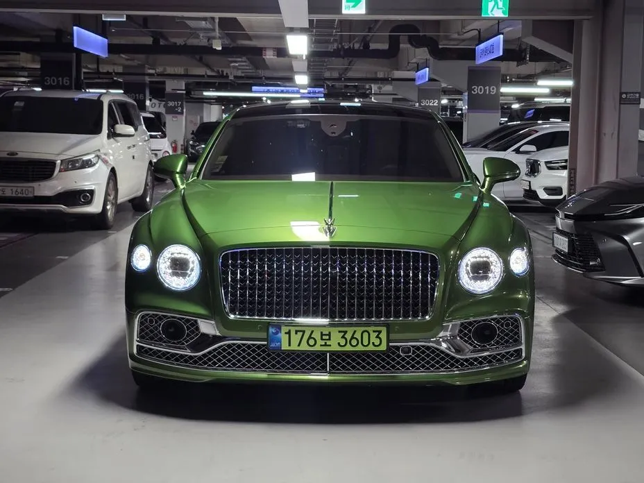 Bentley Flying Spur — фото 9