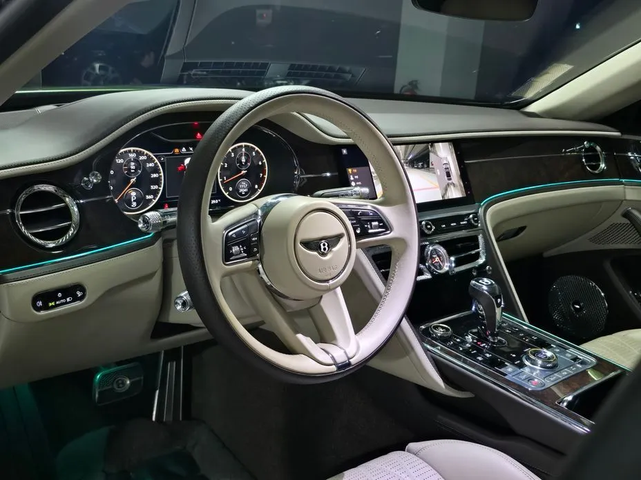 Bentley Flying Spur — фото 2