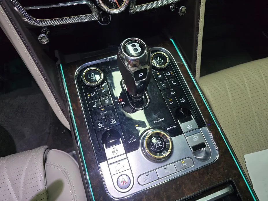 Bentley Flying Spur — фото 7