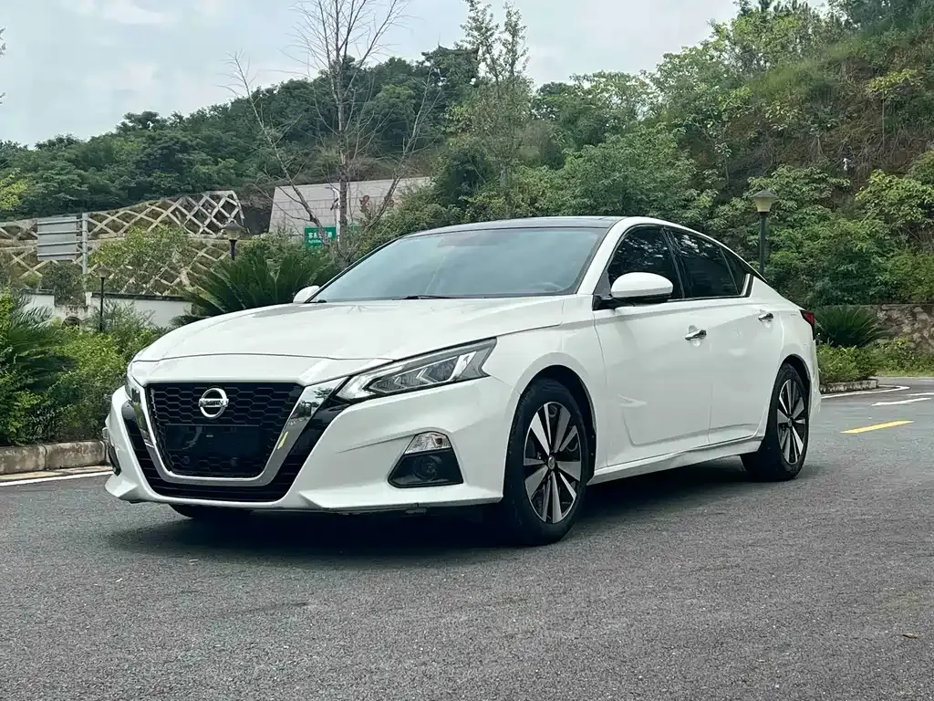 Nissan Teana — фото 1