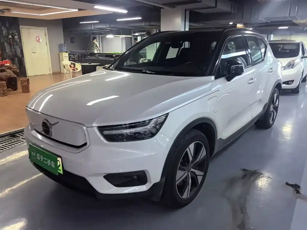 Volvo XC40 NEV — фото 10