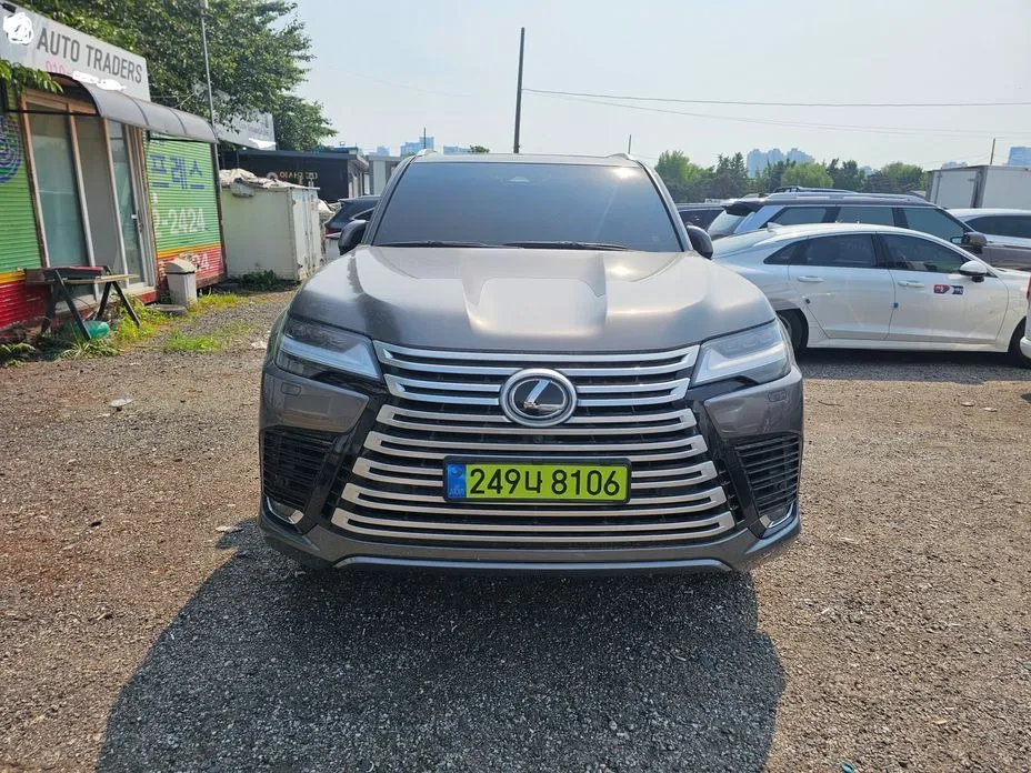 Lexus LX — фото 1
