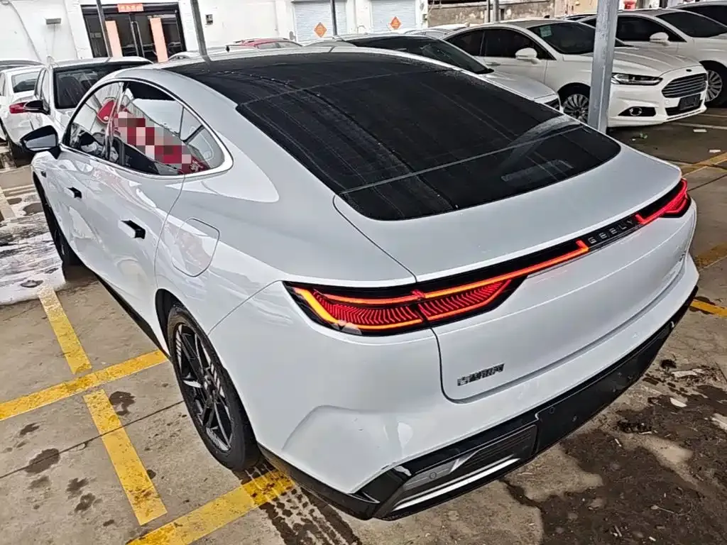 Geely Galaxy E8 — фото 10