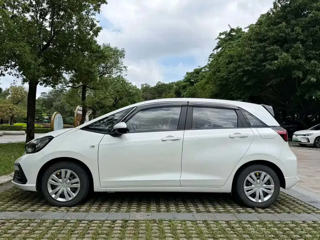 Honda Fit — фото 9