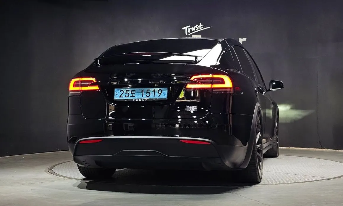 Tesla Model X — фото 3