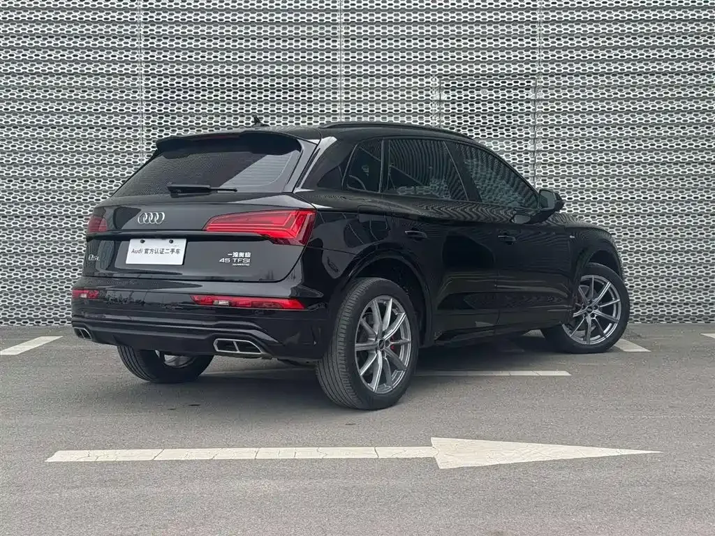 Audi Q5L — фото 10
