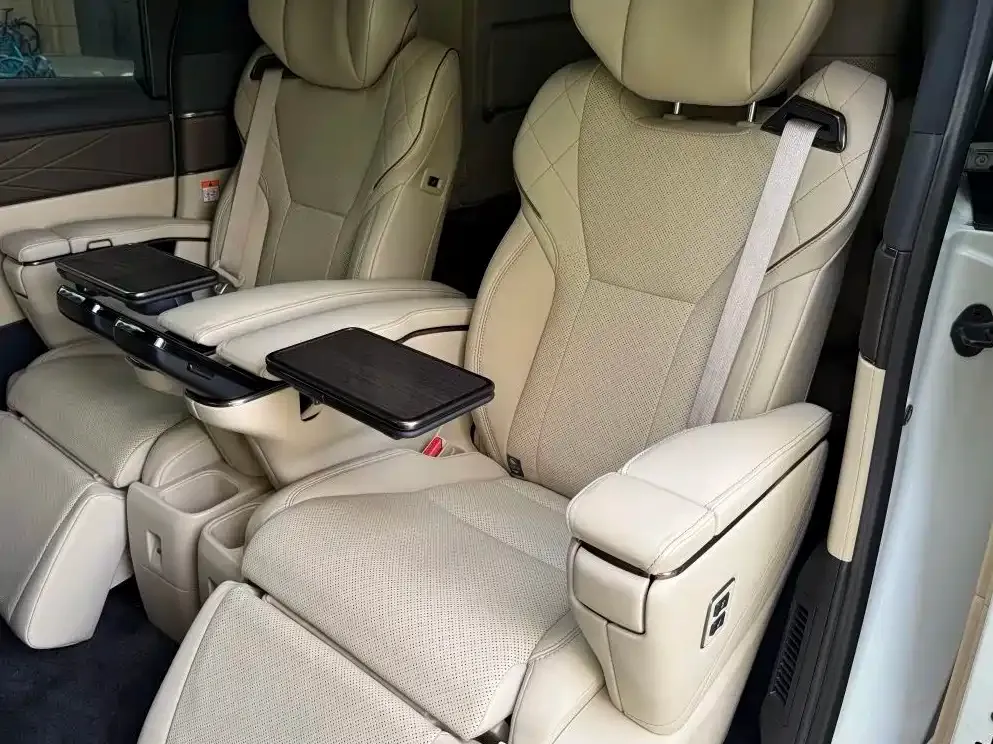 Toyota Alphard — фото 4