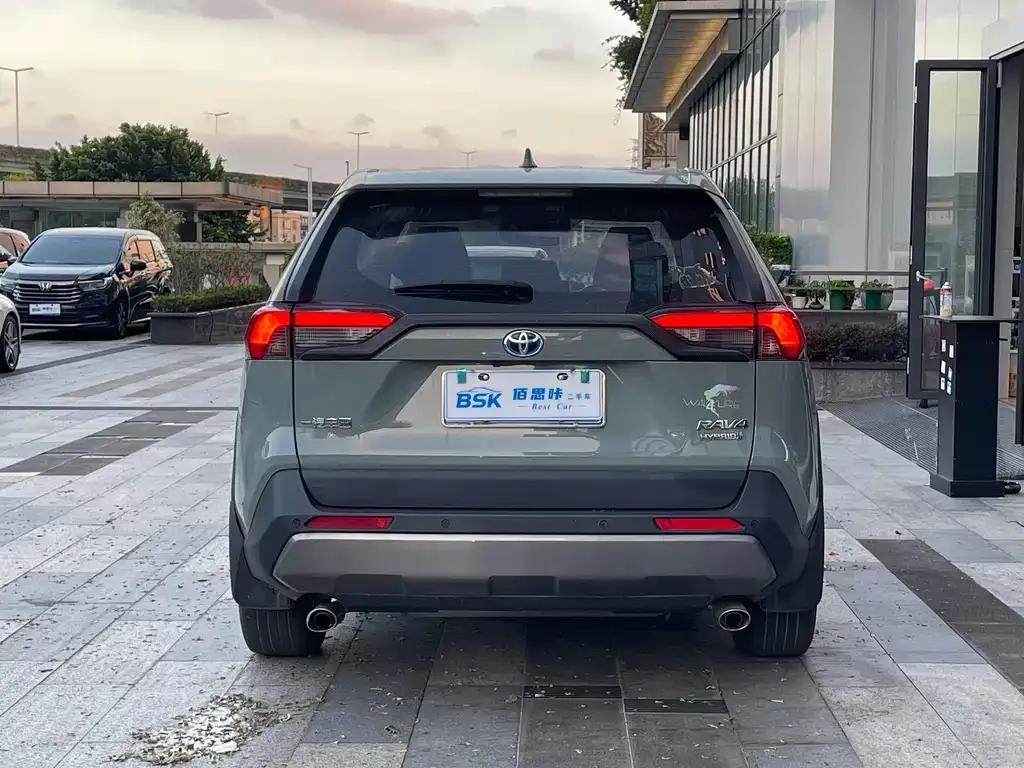 Toyota RAV4 — фото 3
