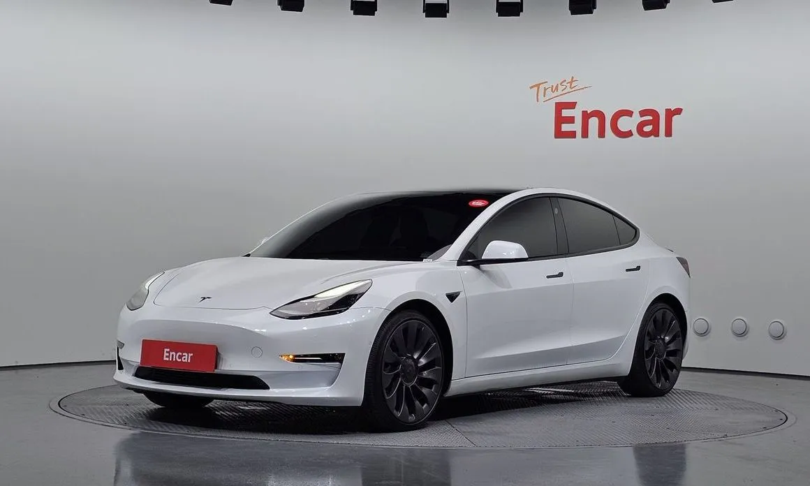 Tesla Model 3 — фото 1