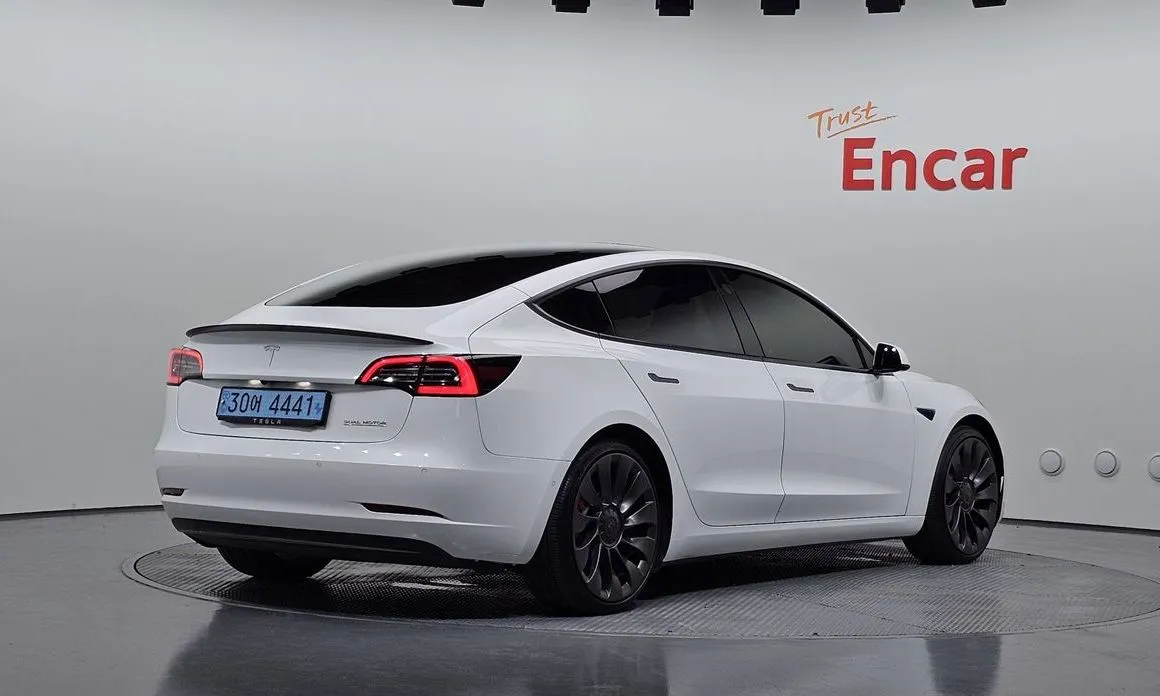 Tesla Model 3 — фото 3