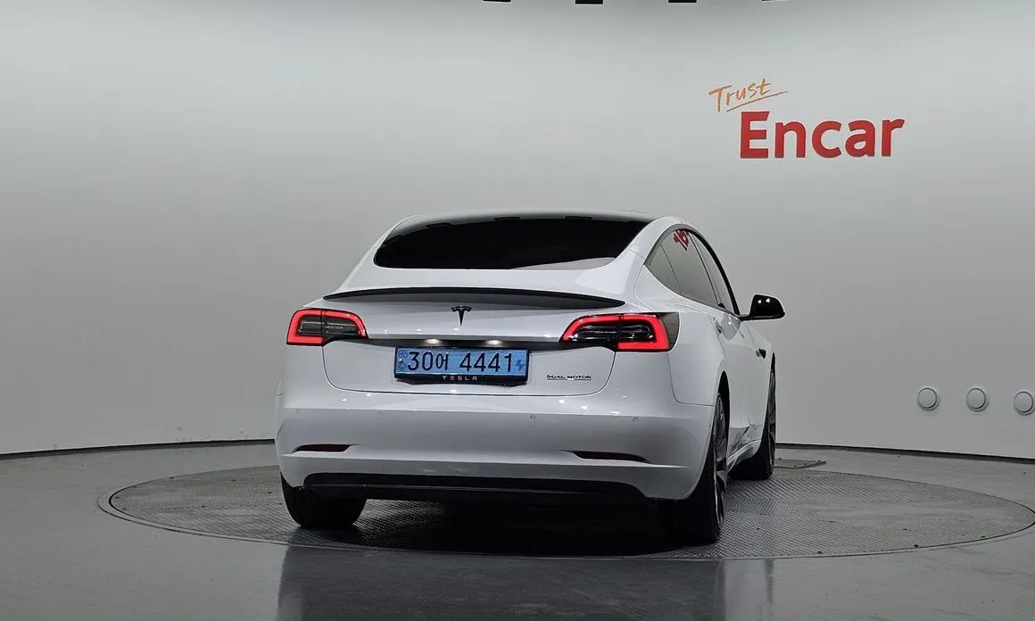 Tesla Model 3 — фото 2