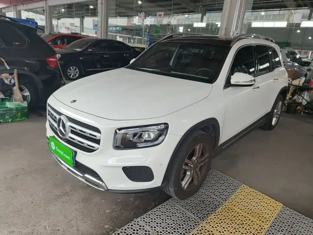 Mercedes-Benz GLB — фото 1