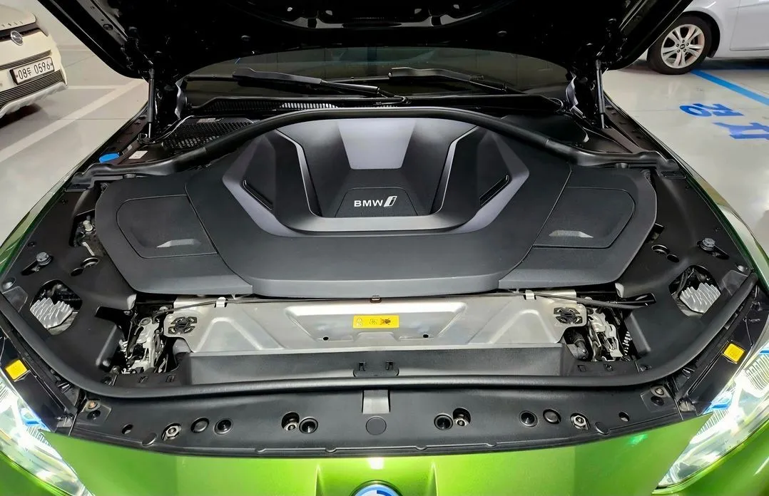 BMW i4 — фото 10