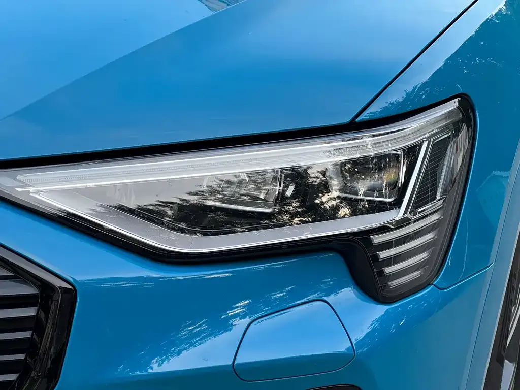 Audi e-tron — фото 3