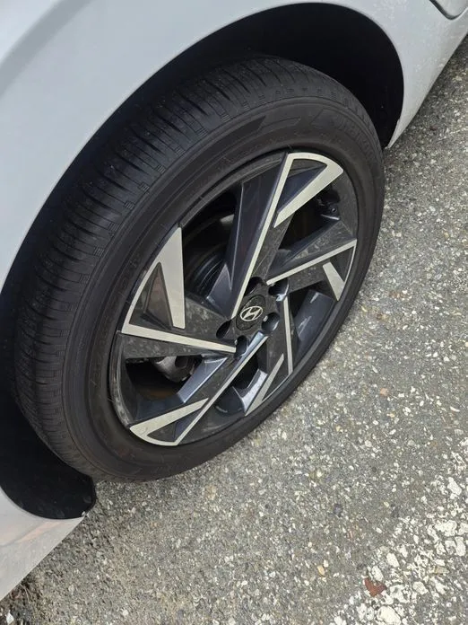 Hyundai AVANTE — фото 1
