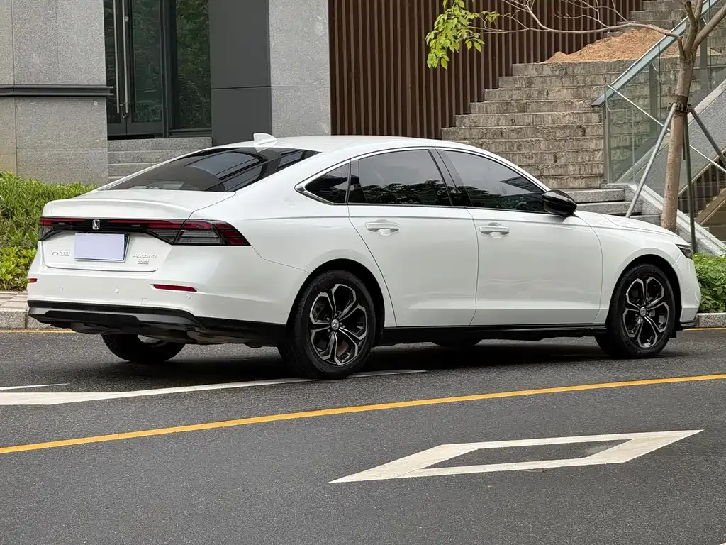 Honda Accord — фото 3