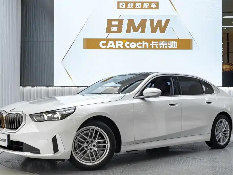 BMW 5 Series — фото 1