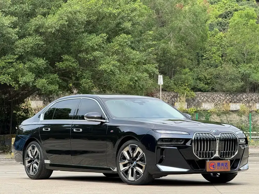 BMW 7 Series — фото 10