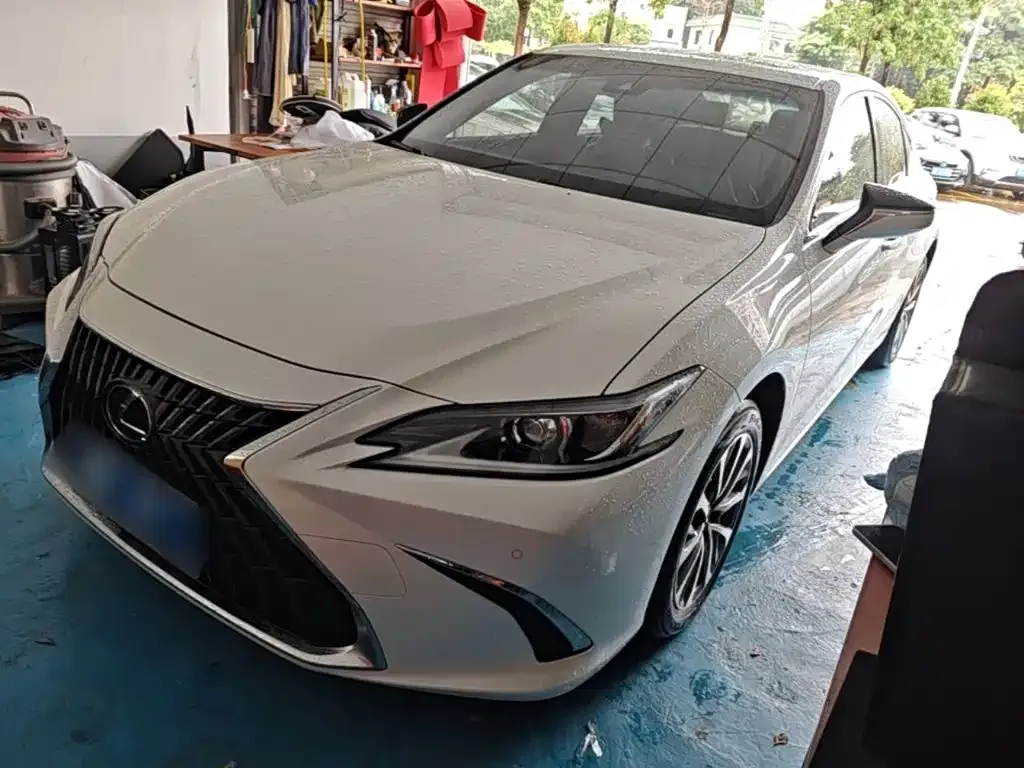 Lexus ES — фото 1