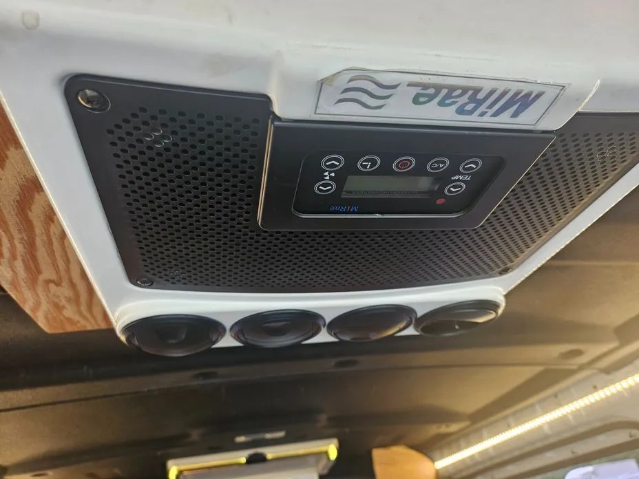 Hyundai Staria — фото 2