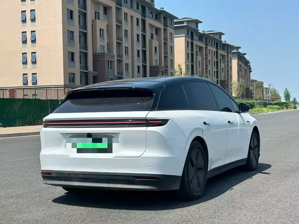 Li Auto i6 — фото 10