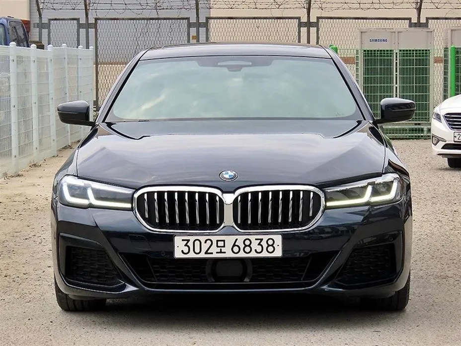 BMW 5-Series — фото 1