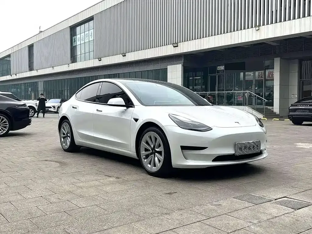 Tesla Model 3 — фото 3