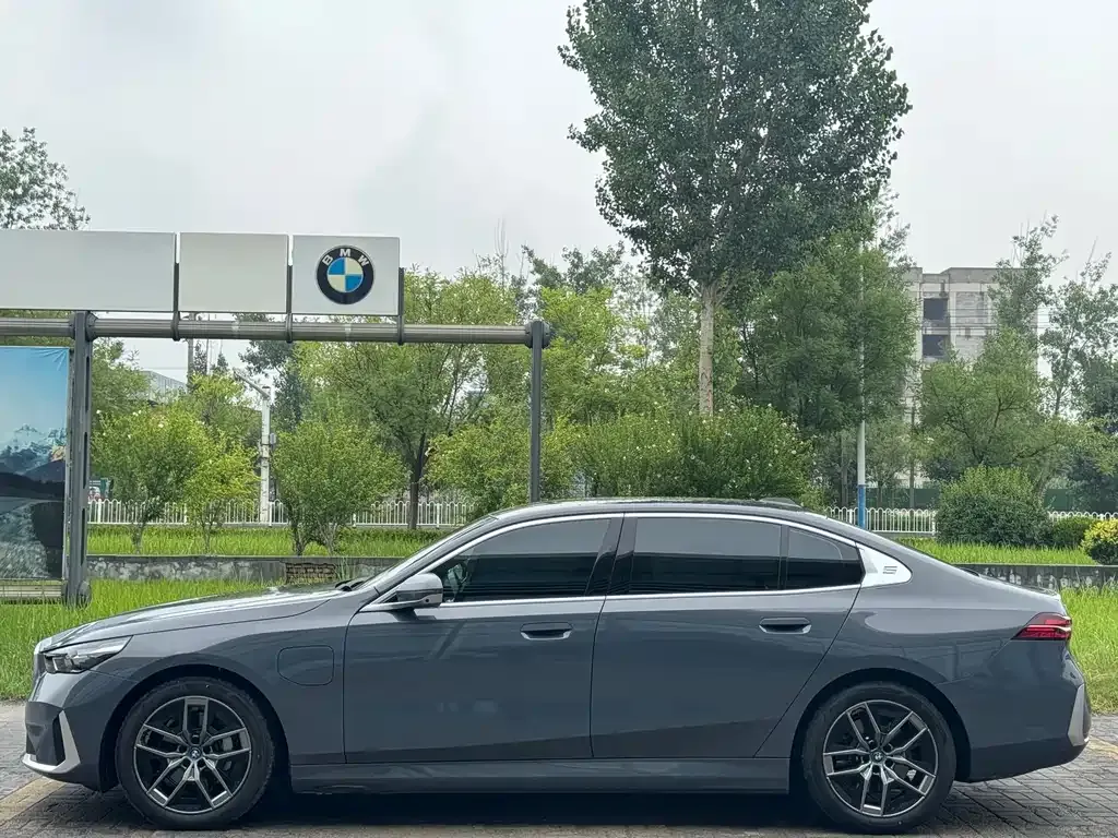 BMW i5 — фото 10