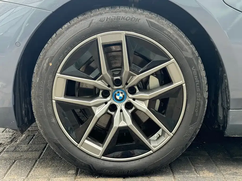 BMW i5 — фото 5