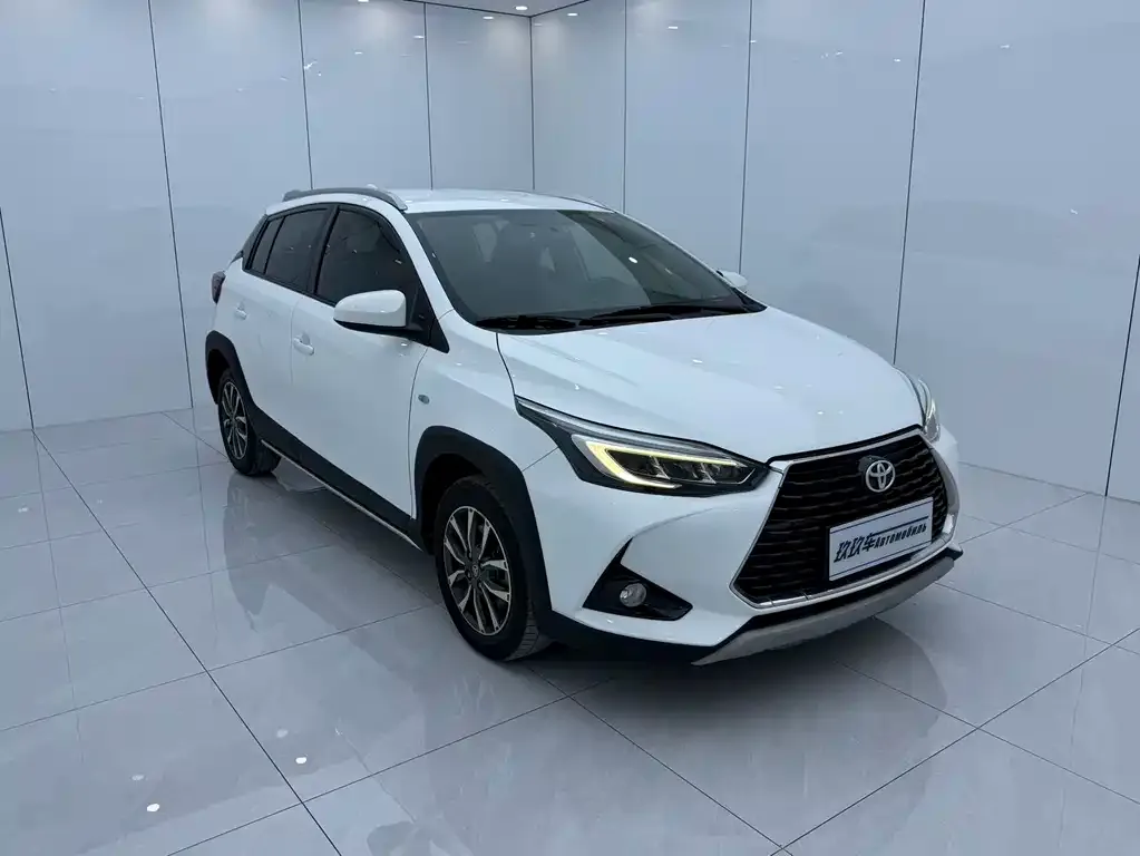Toyota Yaris L — фото 3