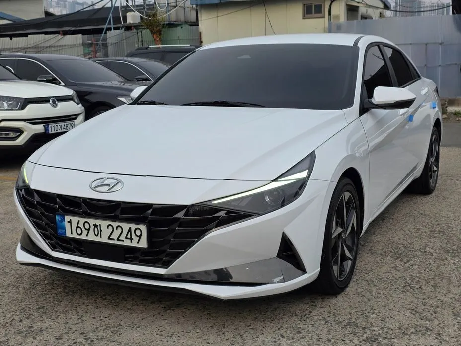 Hyundai AVANTE — фото 1