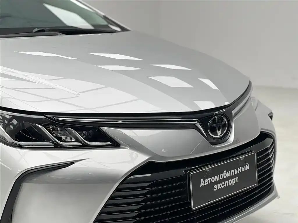 Toyota Corolla — фото 7