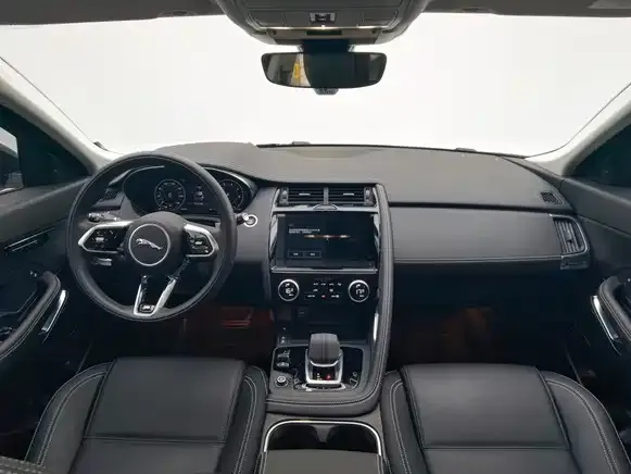 Jaguar E-PACE — фото 8