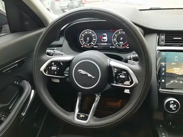 Jaguar E-PACE — фото 2